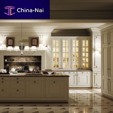 Traditional kitchen BRITANIA BLANCO VIEJOglasswoodenisland