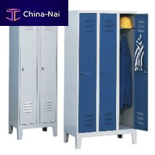 Firefighter locker ventilated