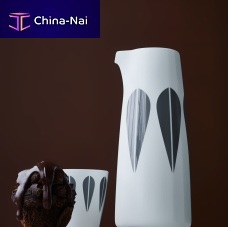 Porcelain pitcher CLASSIC : LOTUSfor domestic use