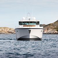Cruising motor yacht 54hard-topIPS POD3-cabin