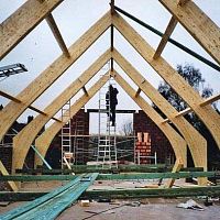 Glue-laminated wood portal frame lattice
