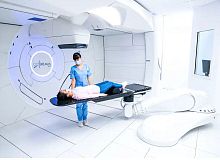Proton therapy cyclotron with robotized positioning table ProBeam 360�with integrated CT scanner