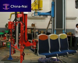 Pneumatic manipulator with gripping toolfor vehiclesfor materials handling