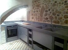 Contemporary kitchen EPAISSEUR 10Ductal® UHP concretesteelwith handle