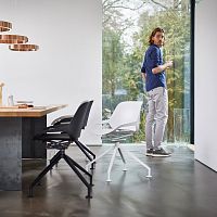 Contemporary chair Aeris Numo mit FukreuzindoorTextilene®polished aluminum
