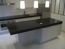 Contemporary kitchen LIGHTWEIGHT STONE : BLACK GRANITEwoodenislandhandleless
