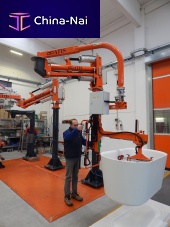 Pneumatic manipulator Atismirus 300with gripping toolwith suction cuploading