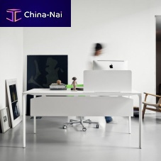 Free-standing desk NUURcontemporarylaminatestraight