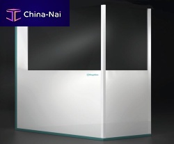 X-ray radiation shielding screen floor-mountedwith window