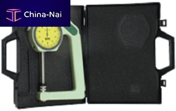 Portable thickness gauge for conveyor belts