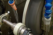Cylindrical grinding metalceramic