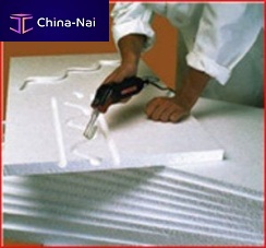 Plastic cutting tool