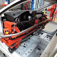 Pneumatic manipulator mechanicalwith gripping toolfor mechanical components