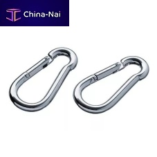 Locking carabiner metaloval