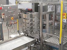 Automatic cheese cutting machine