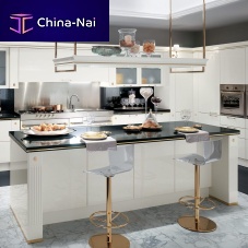 Traditional kitchen BACCARATglassquartzbrass