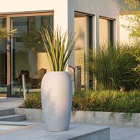 Rotomolded polyethylene plant pot STORUS Vroundilluminatedhome