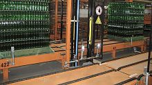 Pallet conveyor system for glass bottlesfloor-mounted