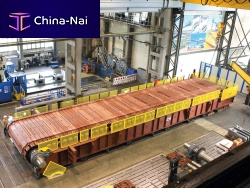 Apron feeder conveying