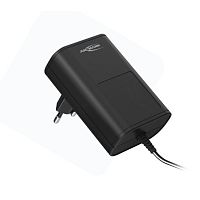 Power supply with USB outlet plug-incompactfor industrial applications