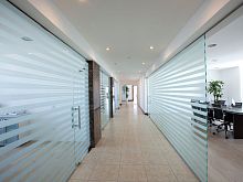 Removable partition glazedfor officesframeless