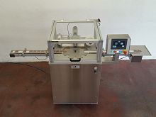 Finishing machine for the cosmetics industry