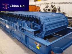 Apron feeder
