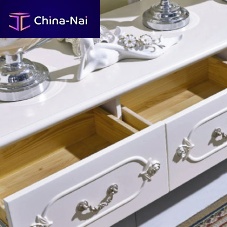 Polyester varnish for wood