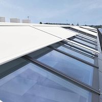 Ventilation skylight TOPFIX® VMS for inclined roofselectricwith skylight frame